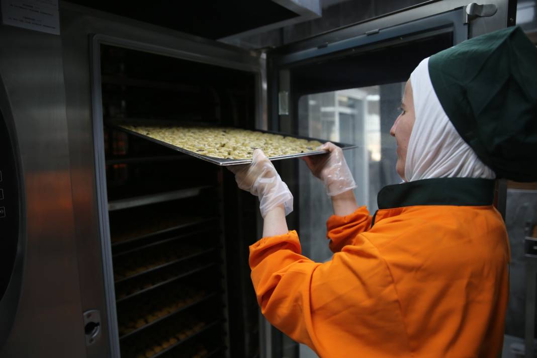 Bölgenin Afiyetle Yenen Lezzeti! Zeytin, Zahter, Rezene ve Zeytinyağıyla Yapıldığında Tadına Doyum Olmuyor 3